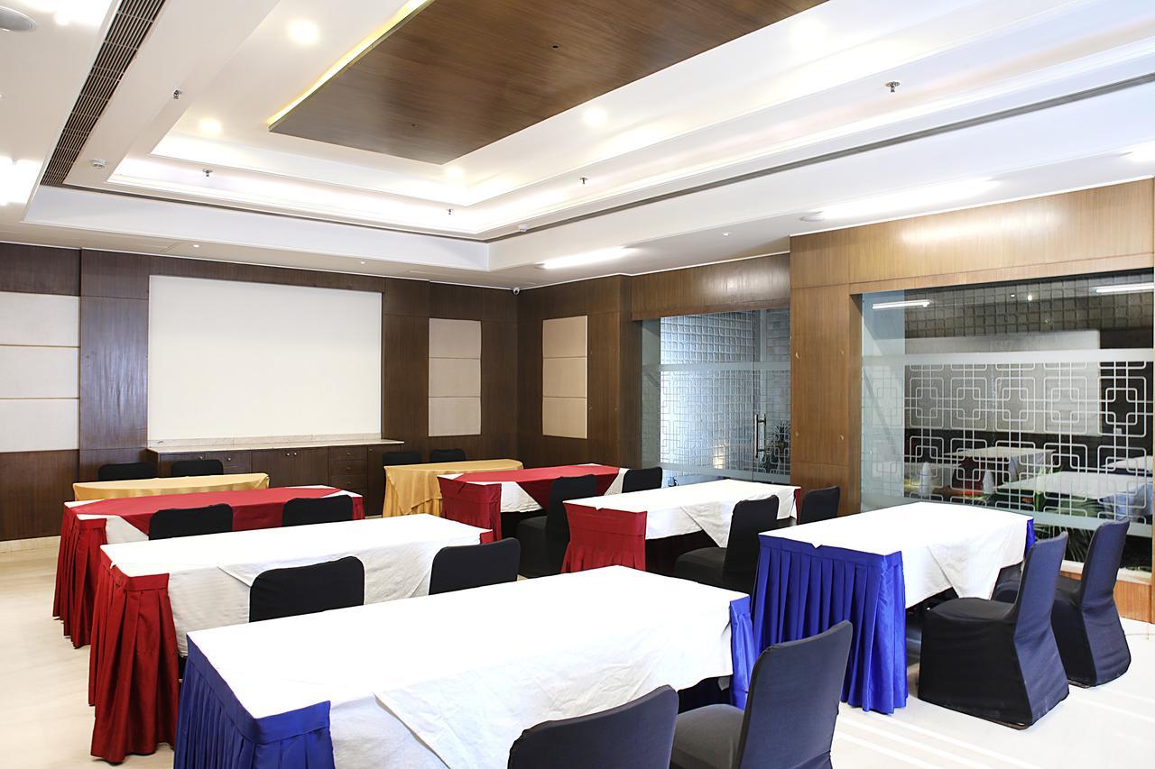 Inde Hotel Signature Tower Гургаон Экстерьер фото