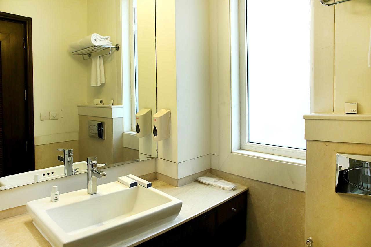 Inde Hotel Signature Tower Гургаон Экстерьер фото