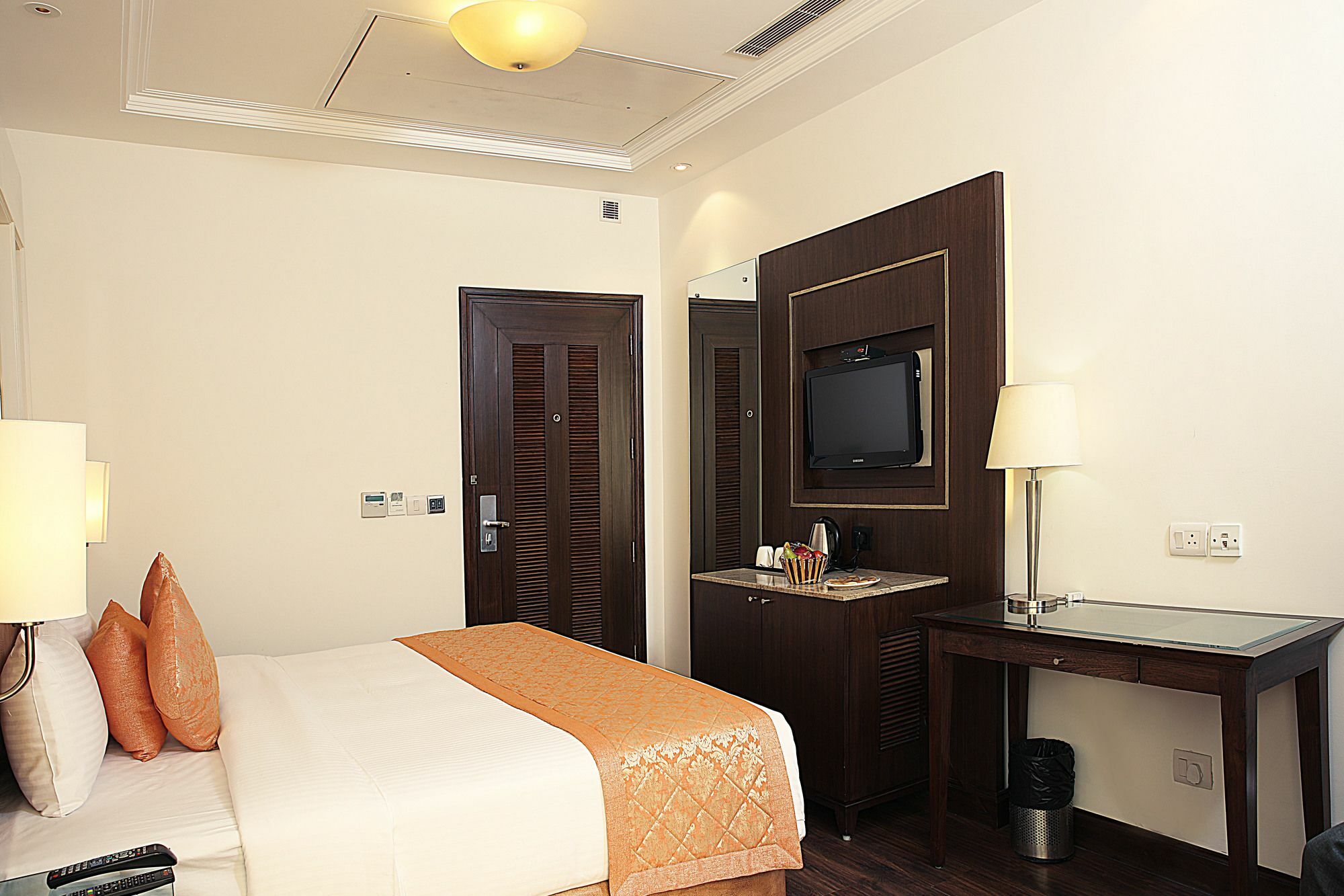 Inde Hotel Signature Tower Гургаон Экстерьер фото
